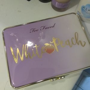 White Peach too faced eyeshadow palette